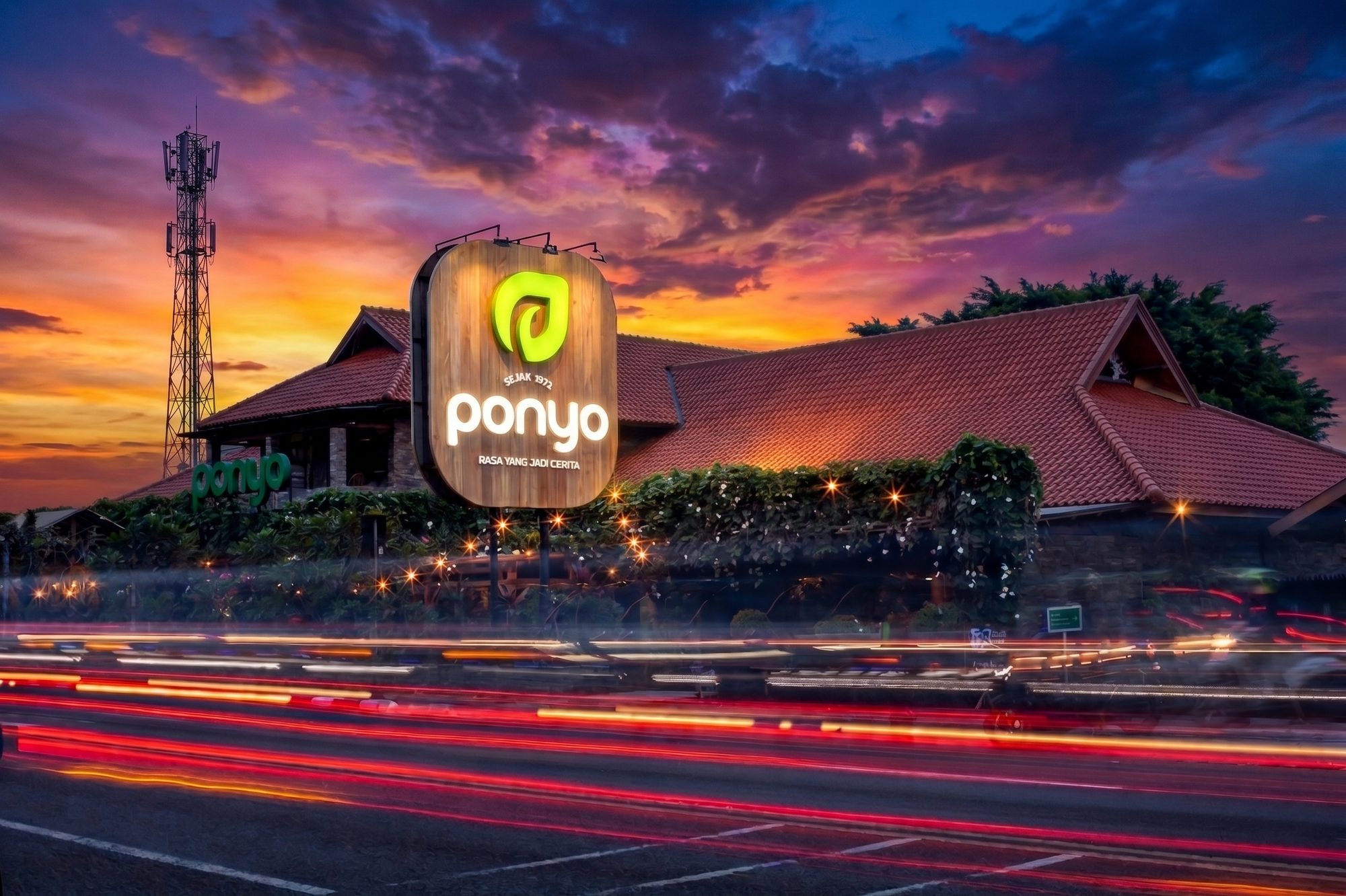 Fasad Ponyo Cinunuk saat senja